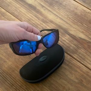 Like New Men’s Costa Zane Sunglasses